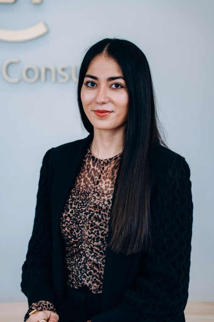 Portrait d'une agente immobilière Century 21, experte en estimation et vente de biens